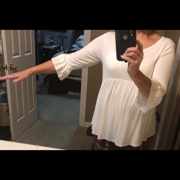 Off-white scoopneck baby doll top w/ruffled sleeve - Picture 1 of 5